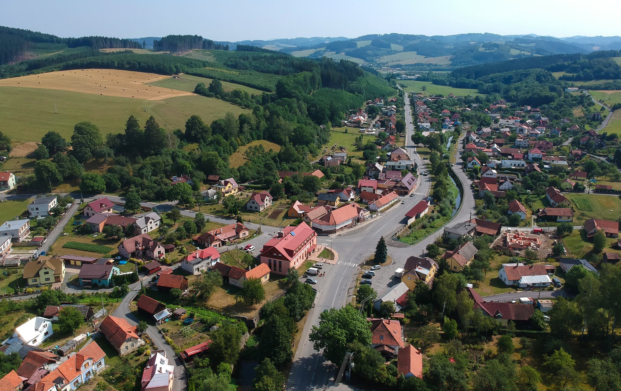 Obec Ratiboř je protkaná turistickými stezkami