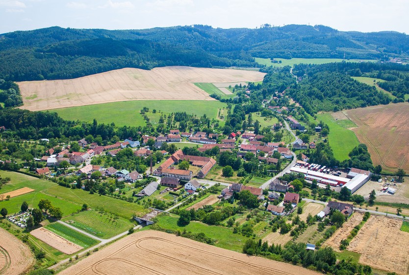 Letecký pohled na obec Zástřizly