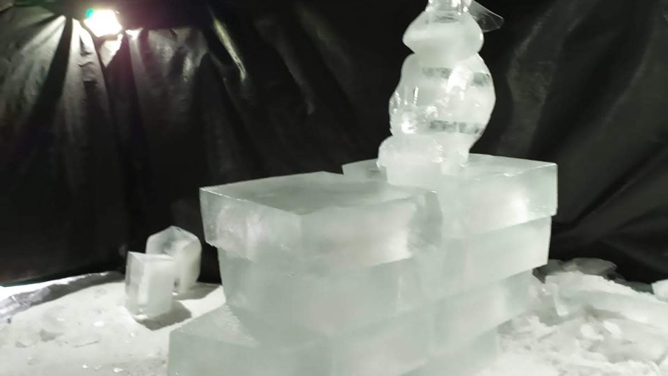 Na Pustevnách vznikají ledové sochy zvířat i staveb