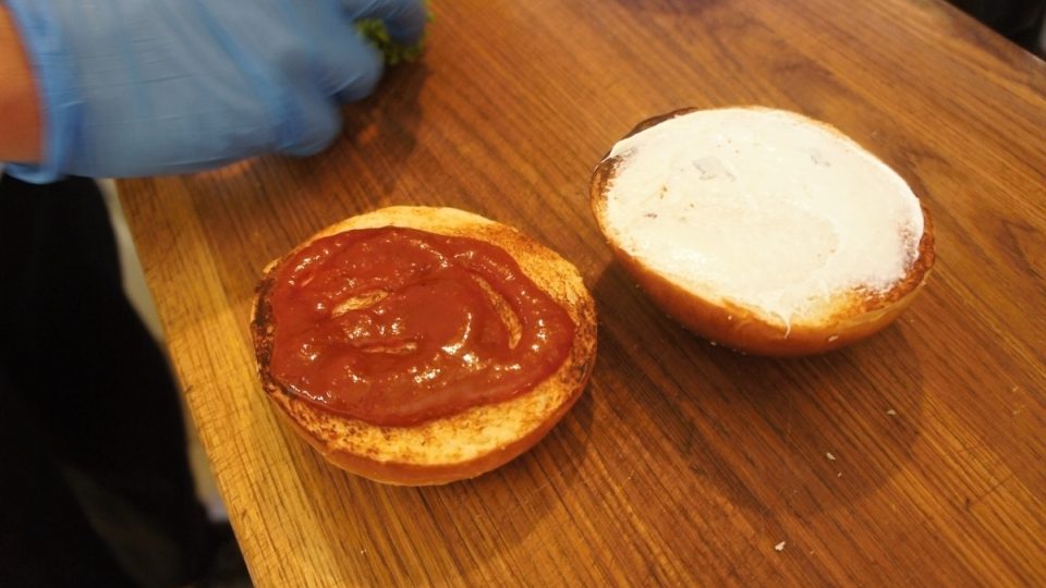 Na jednu stranu domácí kečup, na druhou majonézu