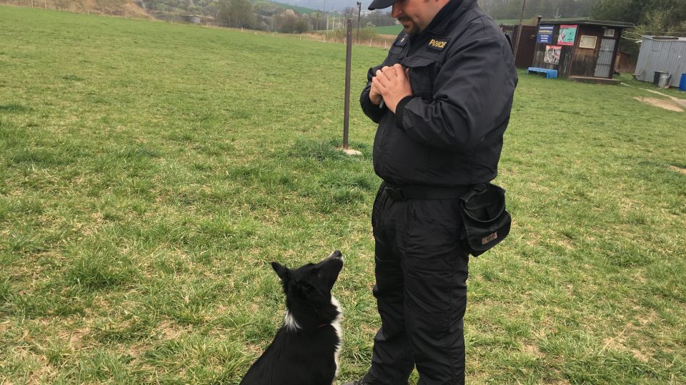 Policista Jiří Gregovský se svým služebním psem Violou