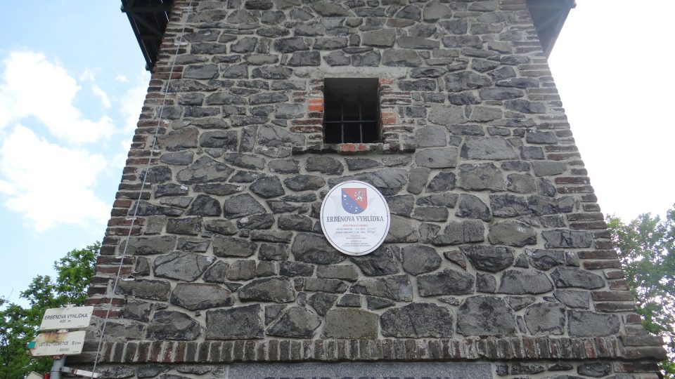 Původně stávala na místě Erbenovy vyhlídky rozhledna dřevěná. Ta ale dlouho nevydržela | foto: Eva Bucharová, Český rozhlas Původně stávala na místě Erbenovy vyhlídky rozhledna dřevěná. Ta ale dlouho nevydržela