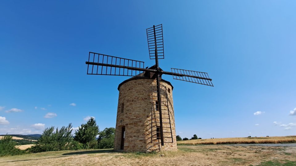 Větrný mlýn v Jalubí na Uherskohradišťsku