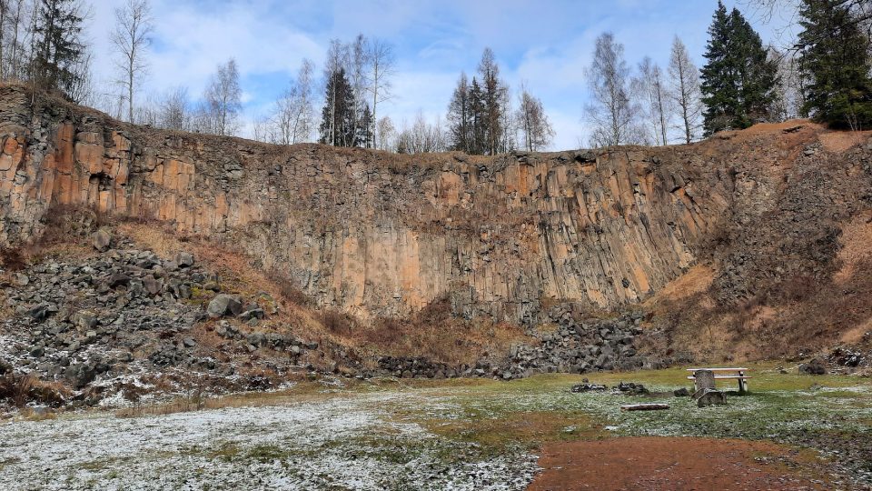 Do Meziny u Bruntálu láká turisty přírodní památka Lávový proud pocházející z Venušiny sopky | foto: Iva Havlíčková, Český rozhlas Do Meziny u Bruntálu láká turisty přírodní památka Lávový proud pocházející z Venušiny sopky