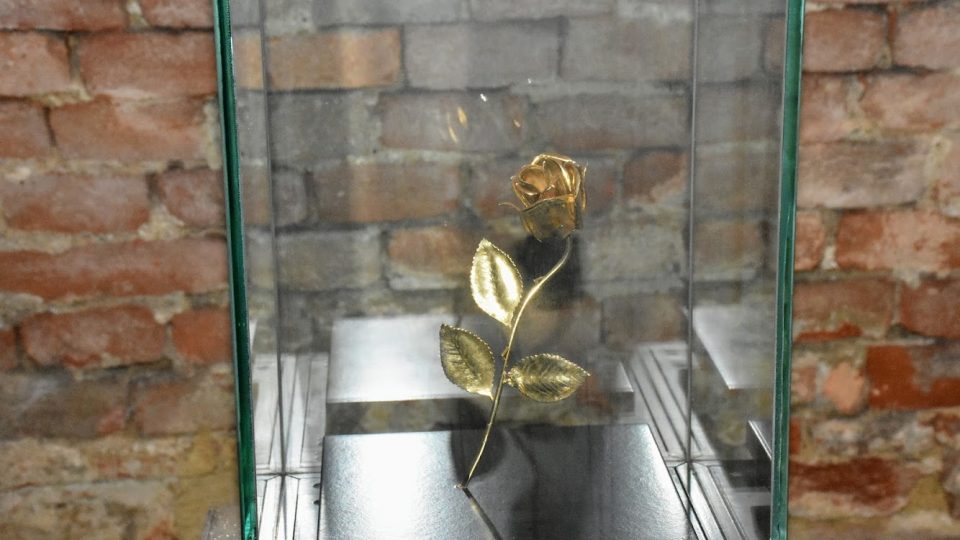 Bazilika nanebevzetí Panny Marie a svatých Cyrila a Metoděje na Velehradě, zlatá růže