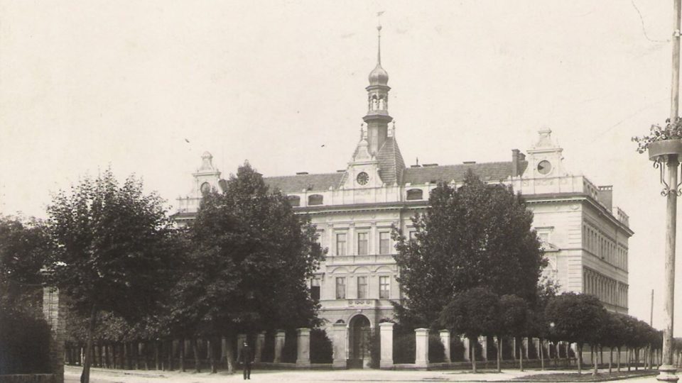 Budova reálného gymnázia v Holešově, od roku 1920 umístěna Masarykova veřejná knihovna a čítárna