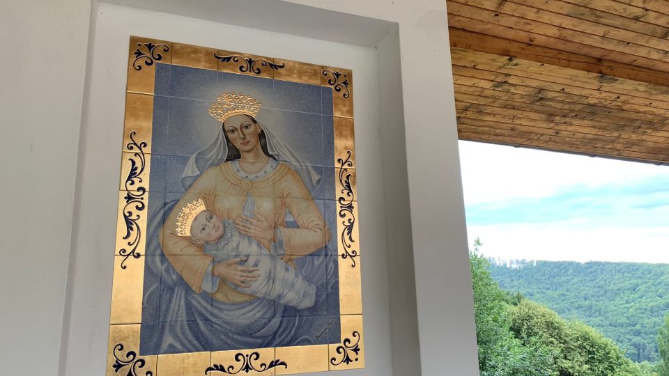 Poutní místo Maleniska, Provodov, nový kachlový obraz Panny Marie