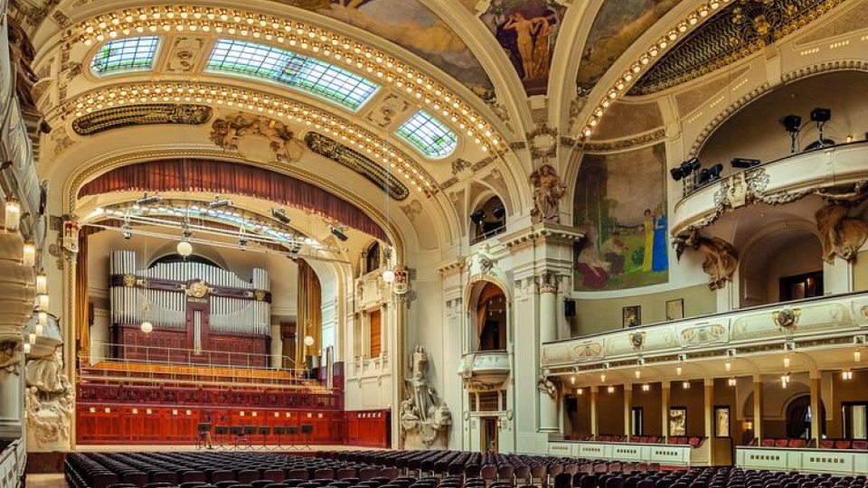 Koncertní uspořádání Smetanovy síně s pohledem na jeviště a varhany | foto: Ivan Král, Obecní dům Koncertní uspořádání Smetanovy síně s pohledem na jeviště a varhany