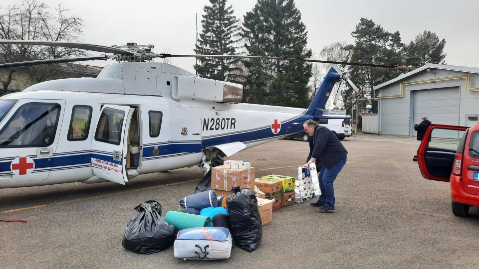 Vrtulníky z Kunovic vezou pomoc pro Ukrajince