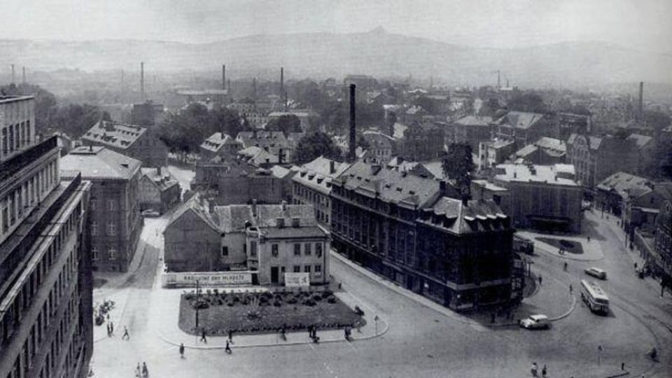Výhled z paláce obuvi Baťa - dobová fotografie, vlevo část dnešního paláce Dunaj