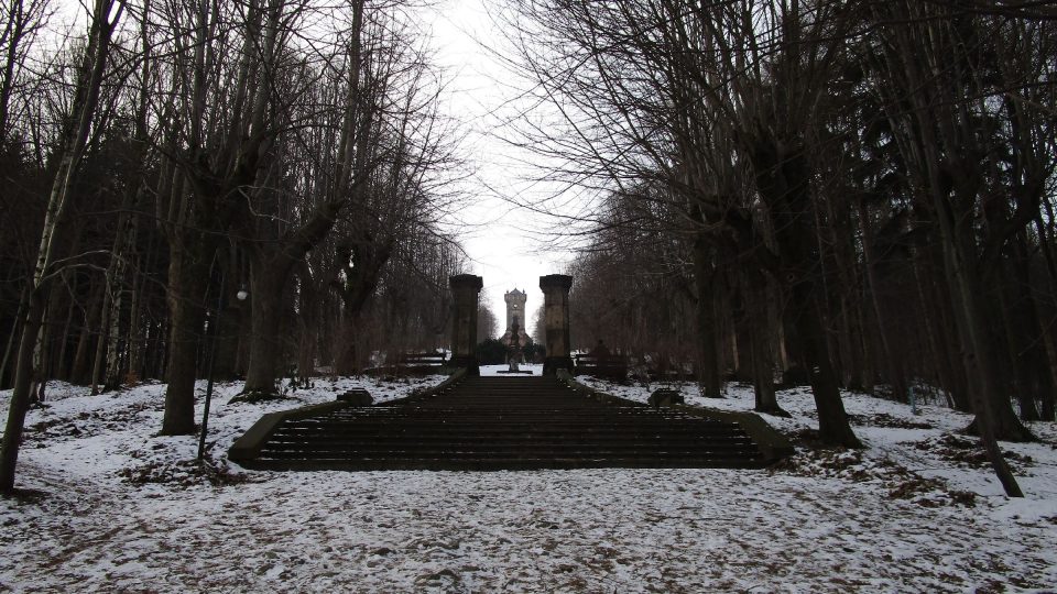 Křížovou cestu tvoří celkem jedenáct rokokových zastavení | foto: Eva Bucharová, Český rozhlas Křížovou cestu tvoří celkem jedenáct rokokových zastavení