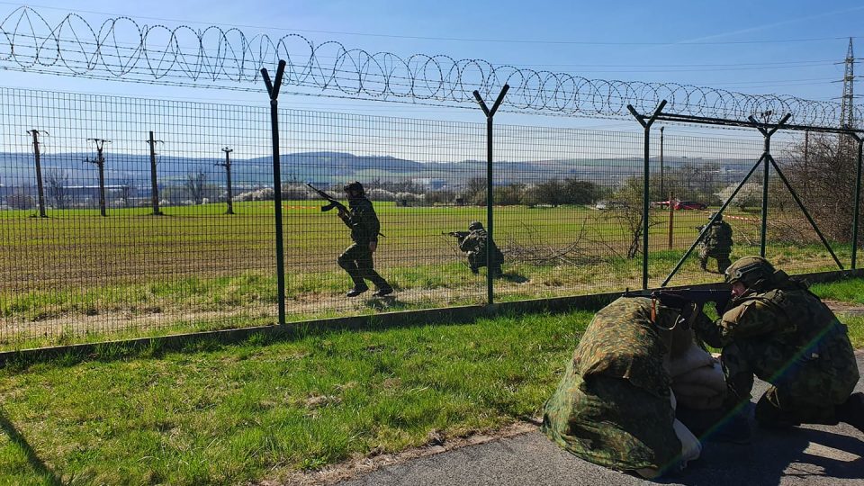 Cvičení Aktivních záloh české armády 12. dubna 2022 v Otrokovicích