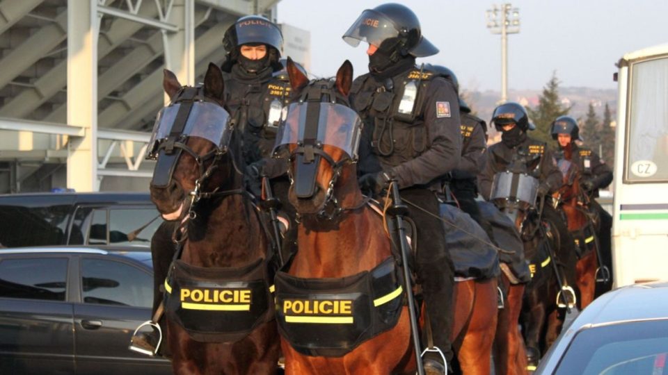 Policie ČR, jízdní policie, bezpečnostní opatření