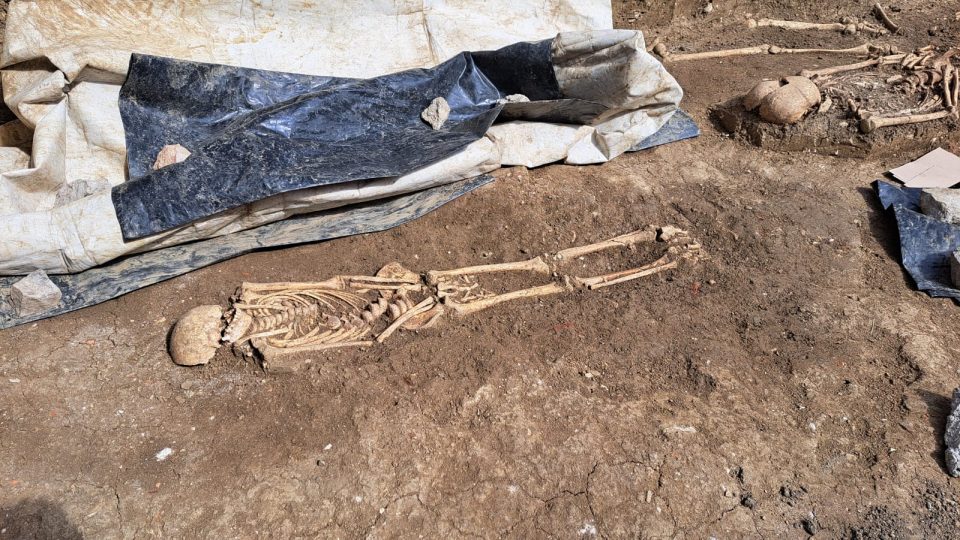 Kostel Mistra Jana Husa, Uherský Brod, archeologové odkryli středověké pohřebiště