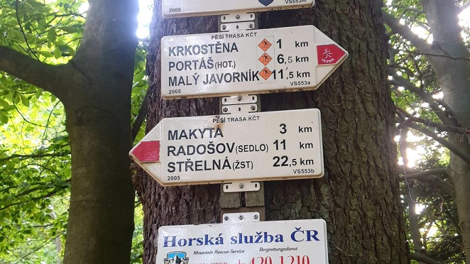 Stezka Českem - rozcestník Papajské sedlo