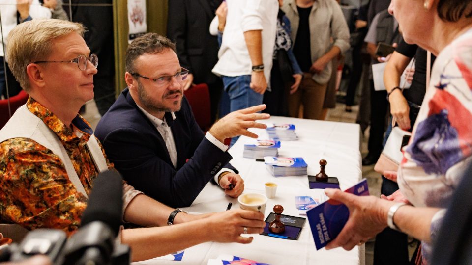 Autogramiáda po skončení show | foto: Jiří Šeda Autogramiáda po skončení show