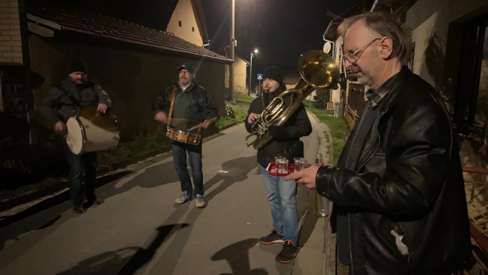 V Komni na Uherskohradišťsku všem Josefům k svátku tradičně vyhrává Dechová hudba Komňané