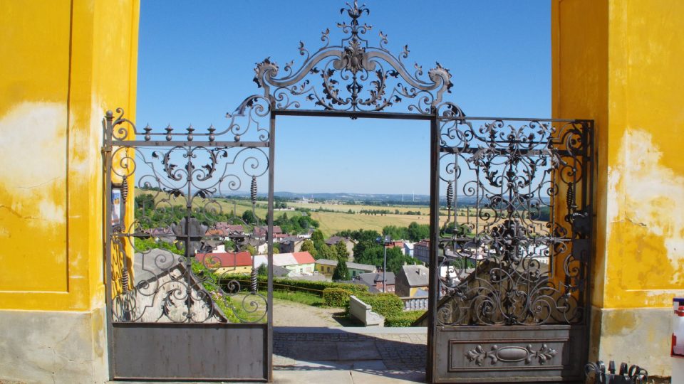 Brána na zámecké nádvoří | foto: Miroslav Kobza, Český rozhlas Brána na zámecké nádvoří