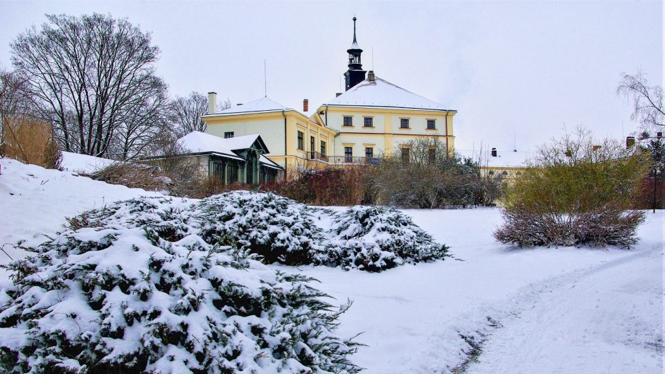 Kvasinský zámek obklopuje romantický park přístupný veřejnosti
