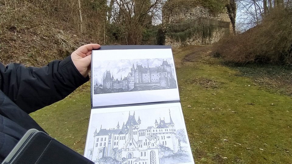 Hrad Roupov v porovnání s nákresy | foto: Kateřina Dobrovolná, Český rozhlas Hrad Roupov v porovnání s nákresy