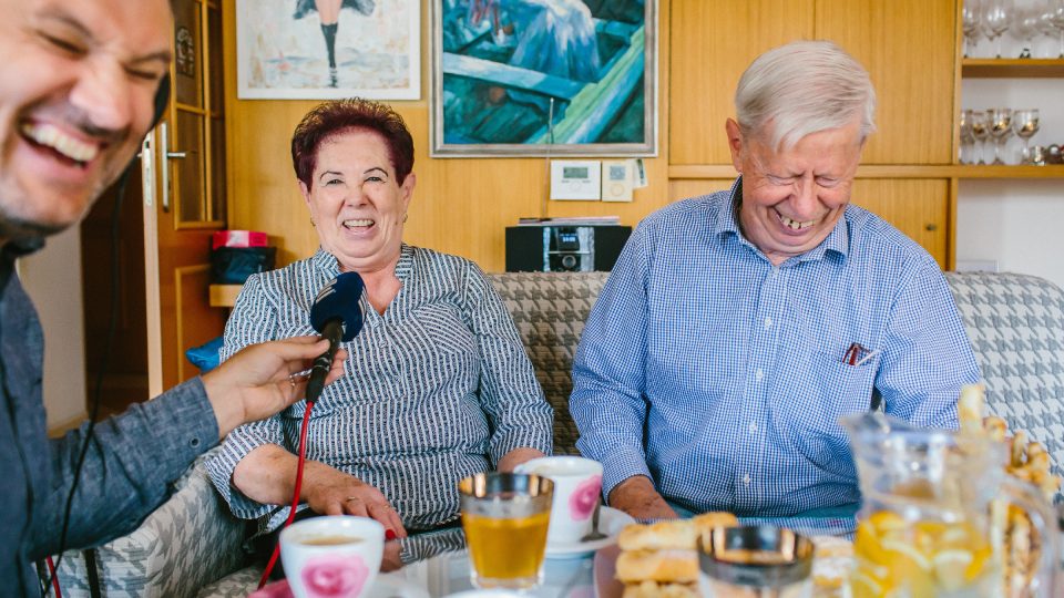 Manželé Řezníčkovi se během natáčení dobře bavili | foto: Jana Volková Manželé Řezníčkovi se během natáčení dobře bavili