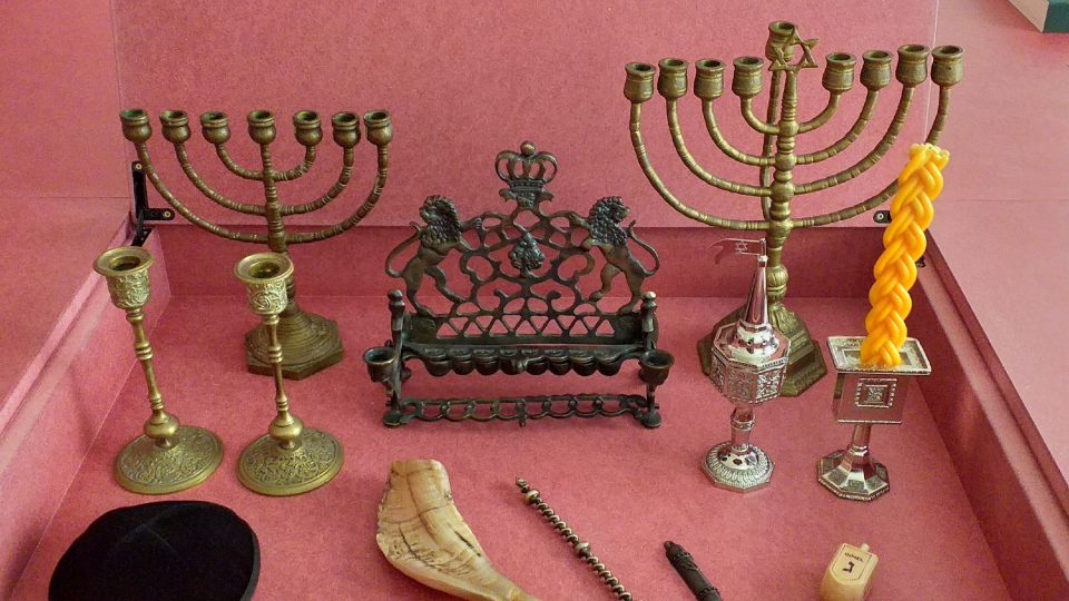 Ukázka židovských rituálních předmětů