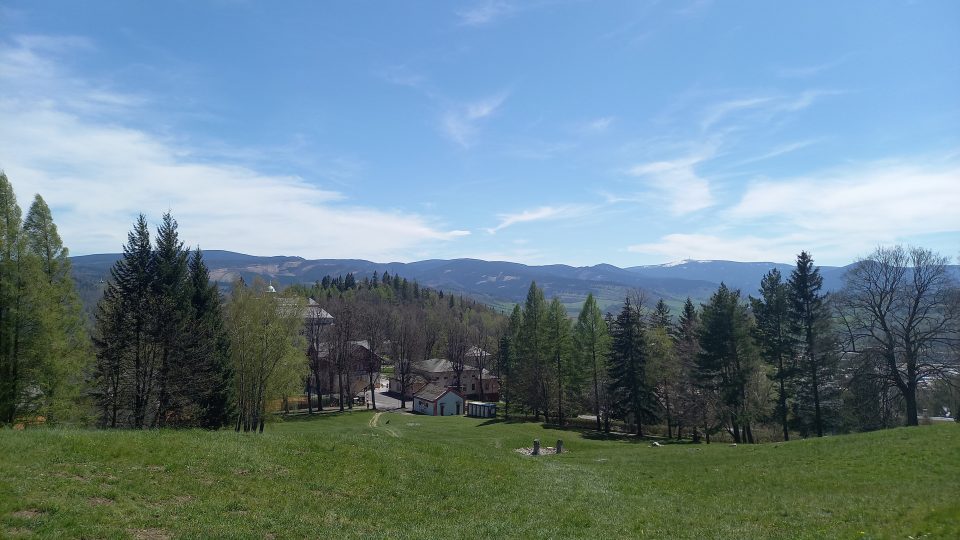 Výhled na Lázně Jeseník a v dálce Praděd | foto: Petra Ševců, Český rozhlas Výhled na Lázně Jeseník a v dálce Praděd