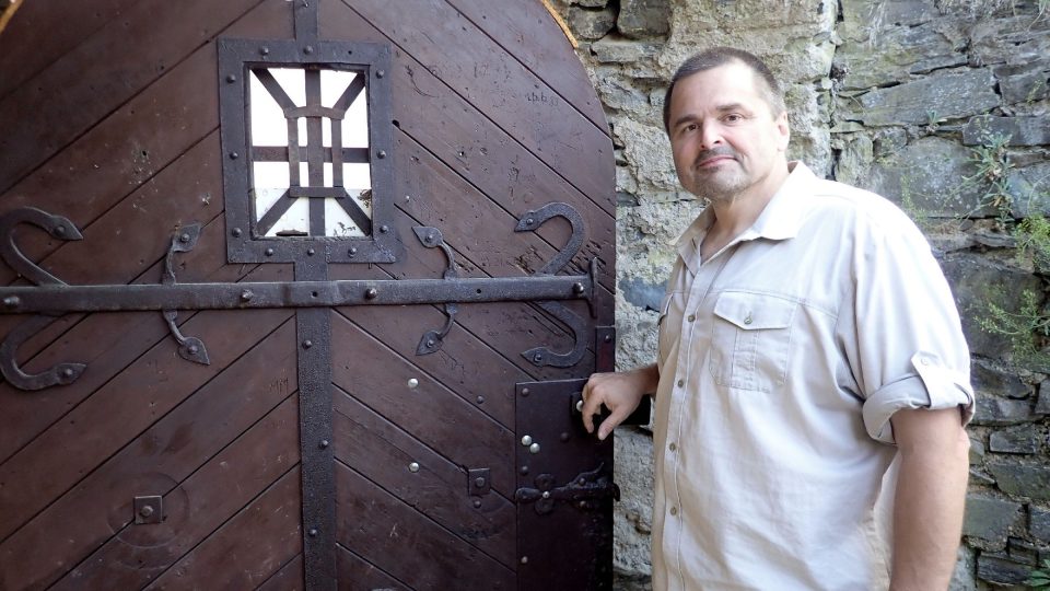 Předseda Spolku pro ochranu přírodní rezervace a Hradu Krašova Zdeněk Musil | foto: Martina Sihelská, Český rozhlas Předseda Spolku pro ochranu přírodní rezervace a Hradu Krašova Zdeněk Musil