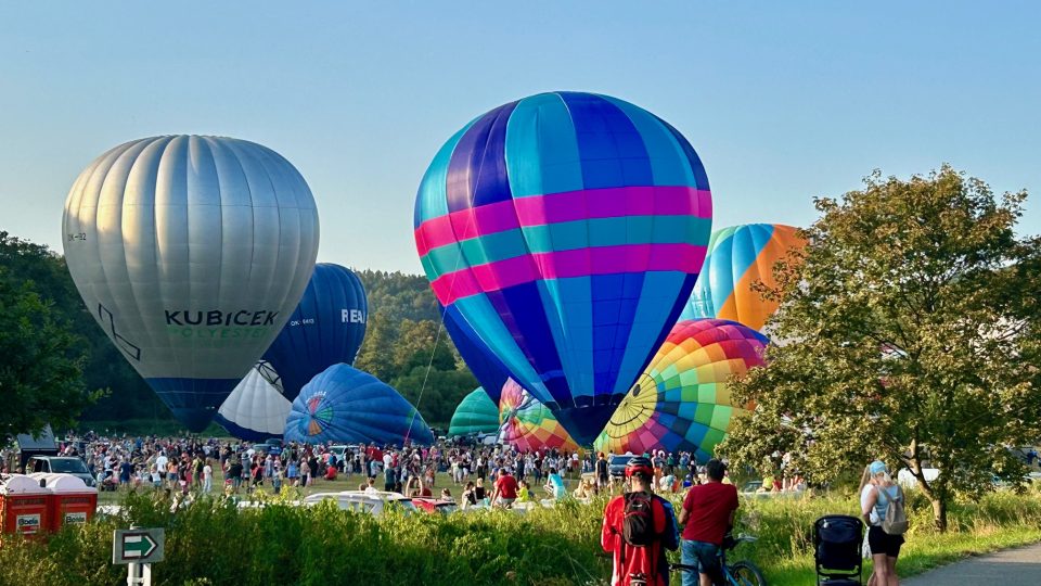 Balónová fiesta na Rozkoši láká stovky diváků