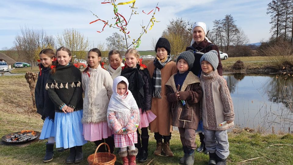 Vítání jara v Modré na Uherskohradišťsku - děti z Folklorního souboru Modráček