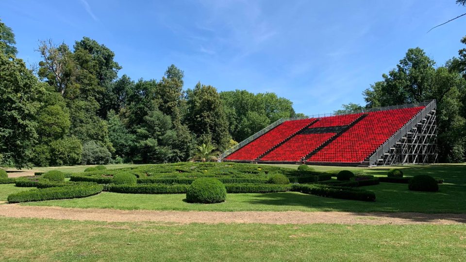 Podzámecká zahrada, Kroměříž, hlediště pro kulturní představení v červenci 2022