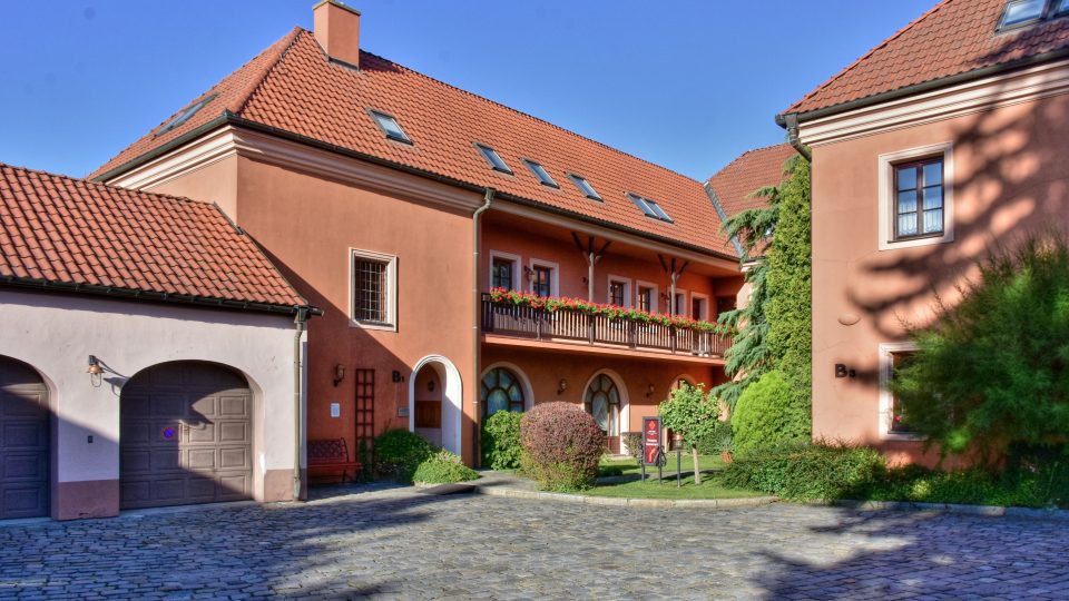 Bývalý františkánský klášter v Kroměříži, nyní Octárna (restaurace a hotel)