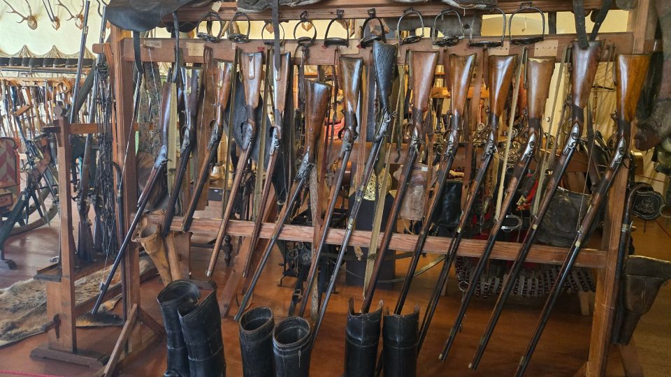 Úctyhodnou sbírku loveckých zbraní a výstroje  najdete v Loveckém sále