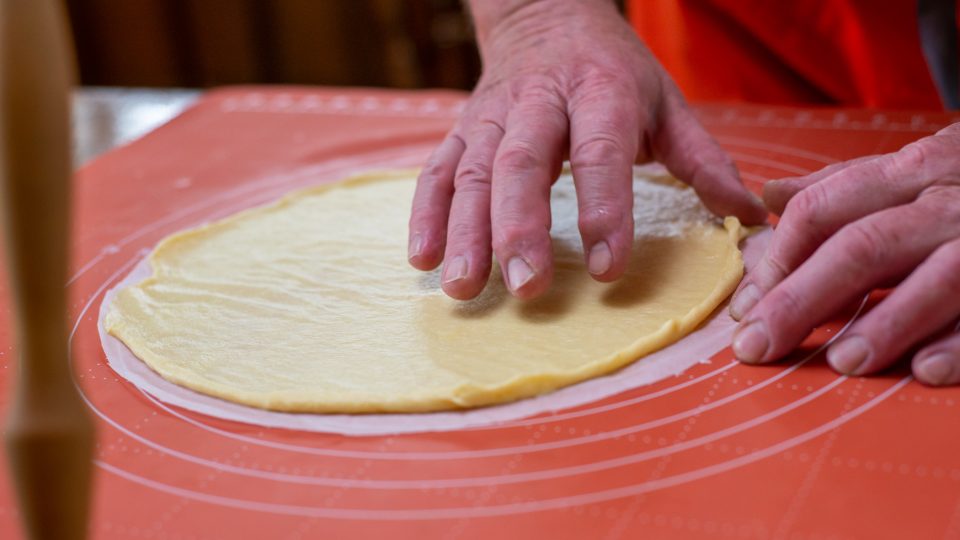 Koláče jsme dělali o průměru 26 centimetrů | foto: Martin Čuřík Koláče jsme dělali o průměru 26 centimetrů