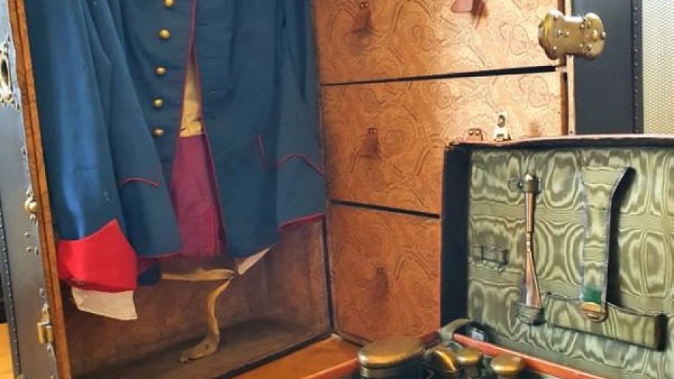 Poněkud větší cestovní kufr | foto: archiv Nového zámku Kostelec nad Orlicí Poněkud větší cestovní kufr