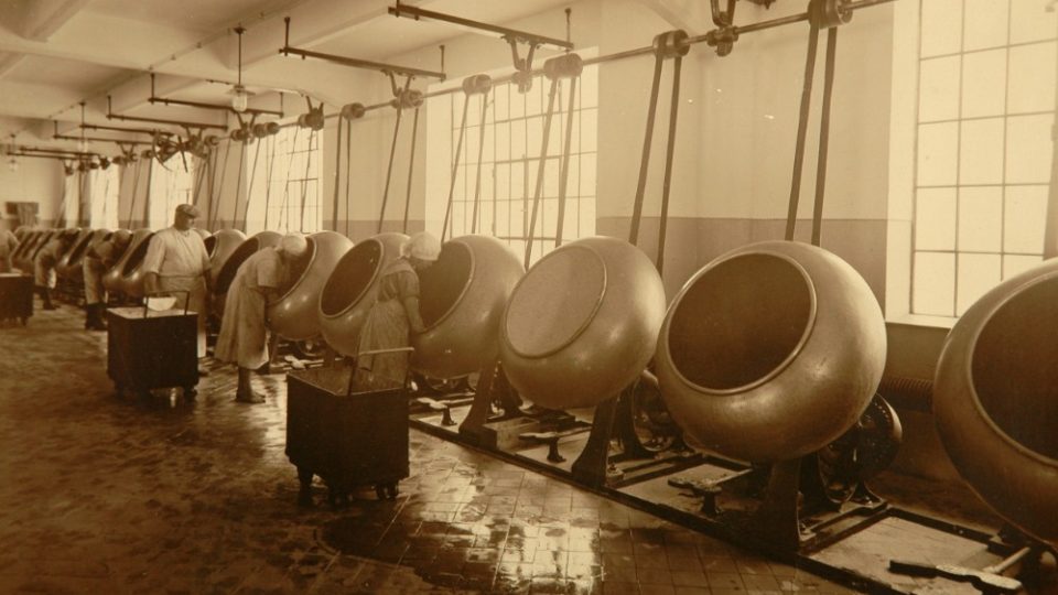 výroba lentilek - 20. léta