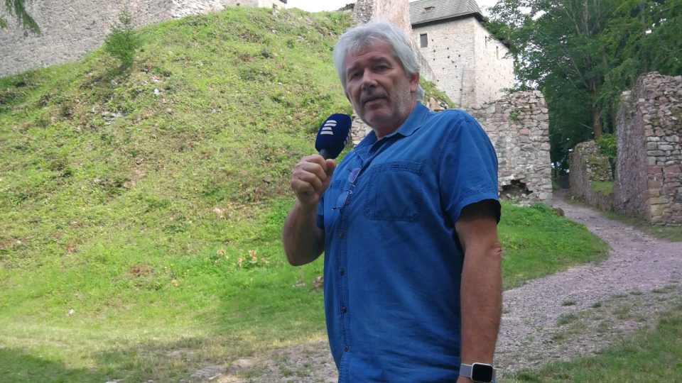 S mikrofonem "Na cestách" na hradě Litice