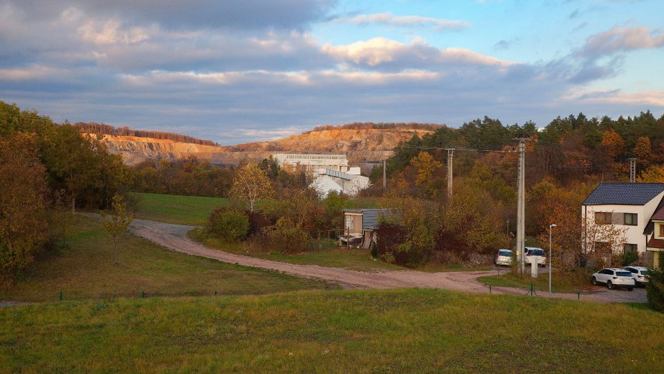 Severním směrem se nachází kamenolom Mokrá | foto: Zdeněk Truhlář, Český rozhlas Severním směrem se nachází kamenolom Mokrá