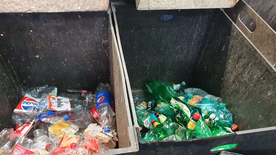 Třídění plastového odpadu - Technické služby Zlín