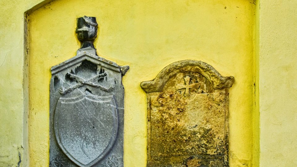 Starý hřbitov u bývalého františkánského klášters v Kroměříži (nyní Octárna - restaurace a hotel),