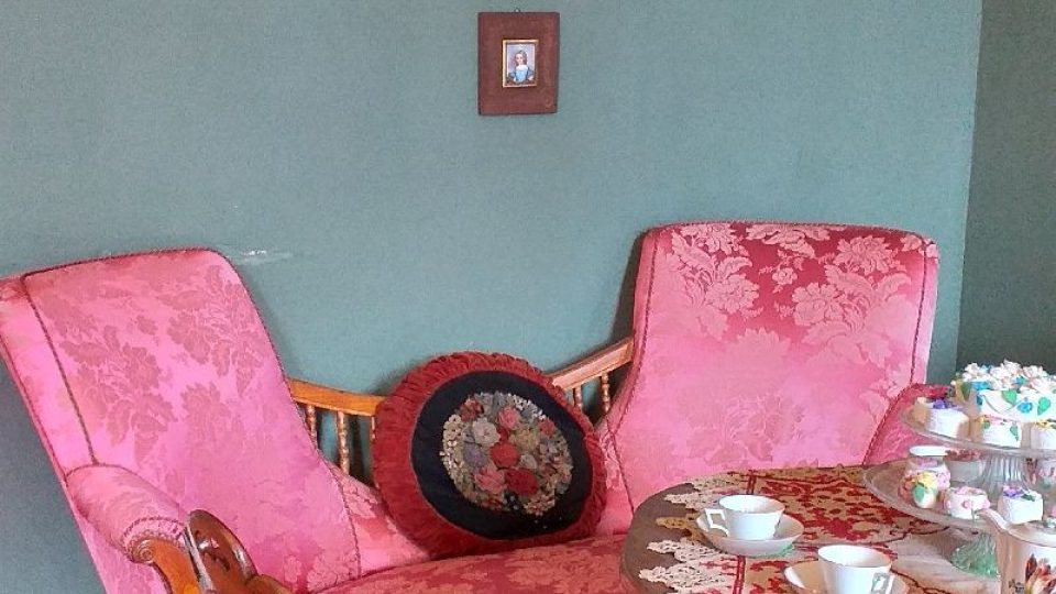 Zámecký mobiliář je krásně zrestaurovaný | foto: Stanislava Brádlová, Český rozhlas Zámecký mobiliář je krásně zrestaurovaný