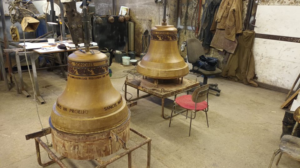 Dílna Josefa Tkadlece, zvonař, Halenkov na Vsetínsku, zvony pro Slovensko | foto: Silvie Pospíšilová, Český rozhlas Dílna Josefa Tkadlece, zvonař, Halenkov na Vsetínsku, zvony pro Slovensko