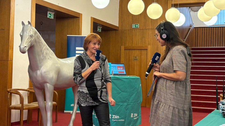 Vysílání Českého rozhlasu Zlín ze Slováckého divadla v Uherském Hradišti, Markéta Macháčková a Eva Pavlicová, vrátná | foto: Marek Dolina, Český rozhlas Vysílání Českého rozhlasu Zlín ze Slováckého divadla v Uherském Hradišti, Markéta Macháčková a Eva Pavlicová, vrátná