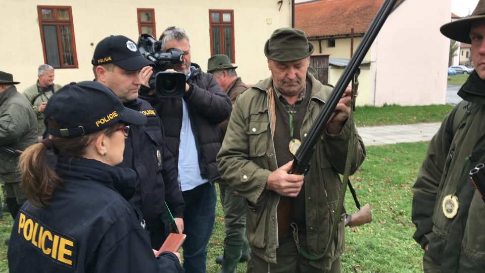 Kontrola myslivců ve Velehradě na Uherskohradišťsku