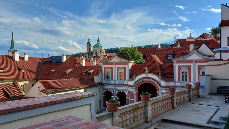 Pohled z Malé Pálffyovské do Ledeburské zahrady | foto: Jolana Nováková, Český rozhlas Pohled z Malé Pálffyovské do Ledeburské zahrady
