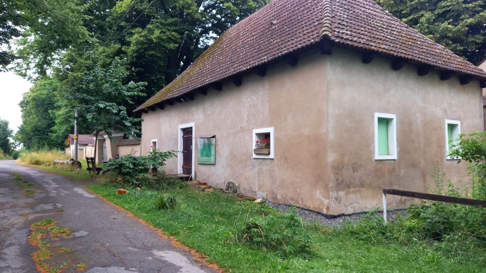 Farma Vystrkov, dříve historický dvůr