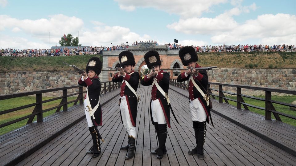 Biskupští manové z Kroměříže jako dobyvatelé pevnosti Dinaburg/Daugavpils | foto: Evžen Petřík Biskupští manové z Kroměříže jako dobyvatelé pevnosti Dinaburg/Daugavpils