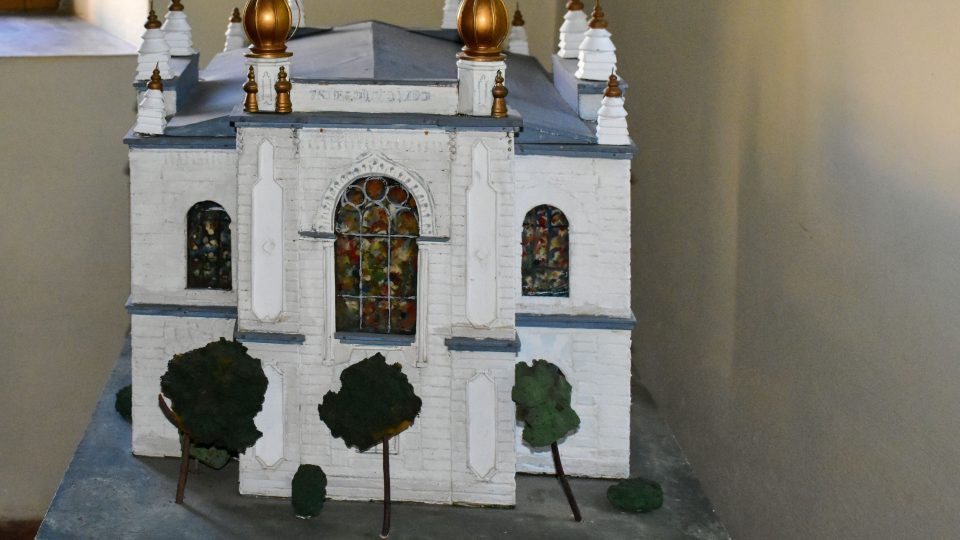 Model holešovské Nové synagogy
