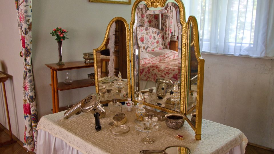 Toaletní stolek | foto: Jaroslav Hoření, Český rozhlas Toaletní stolek