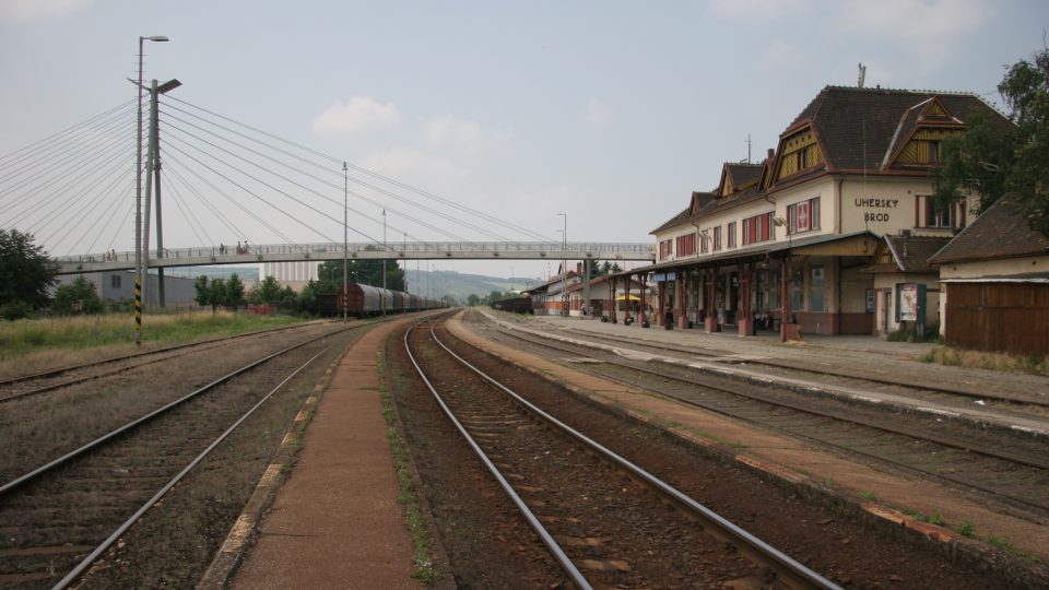 Nádraží v Uherském Brodě, nová přechodová lávka u nádraží v roce 2013